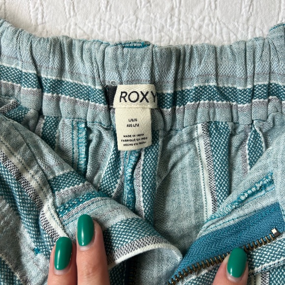 Roxy Striped Beach Shorts w/ Rope Belt - Picture 3 of 4